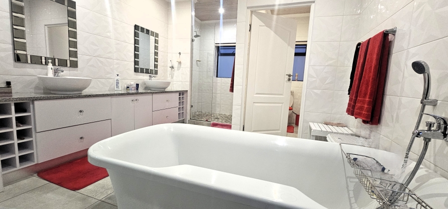 8 Bedroom Property for Sale in Myburgh Park Western Cape